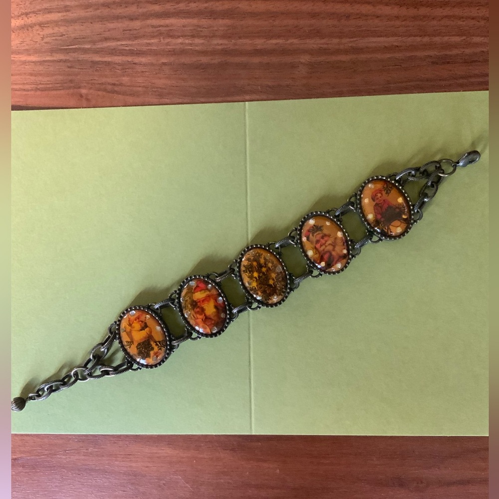 AVON Christmas themed bracelet 9”